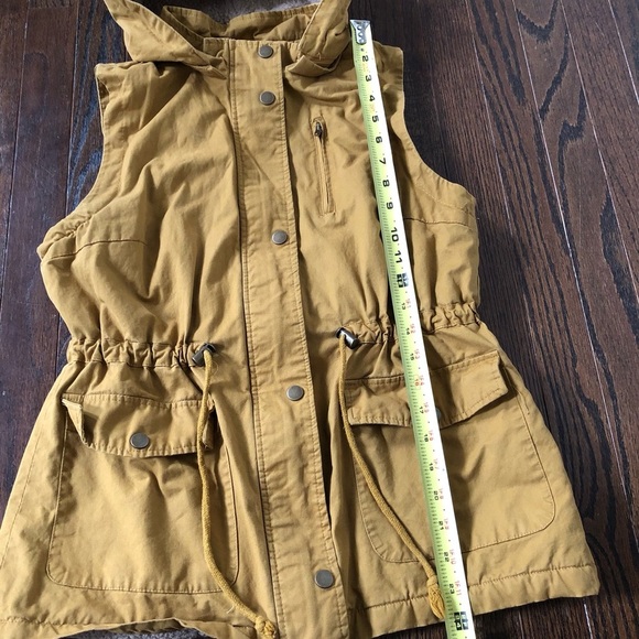 Love Tree Women’s M Mustard Yellow Khaki Sleeveless Hooded Sherpa Lined Vest - Picture 5 of 13